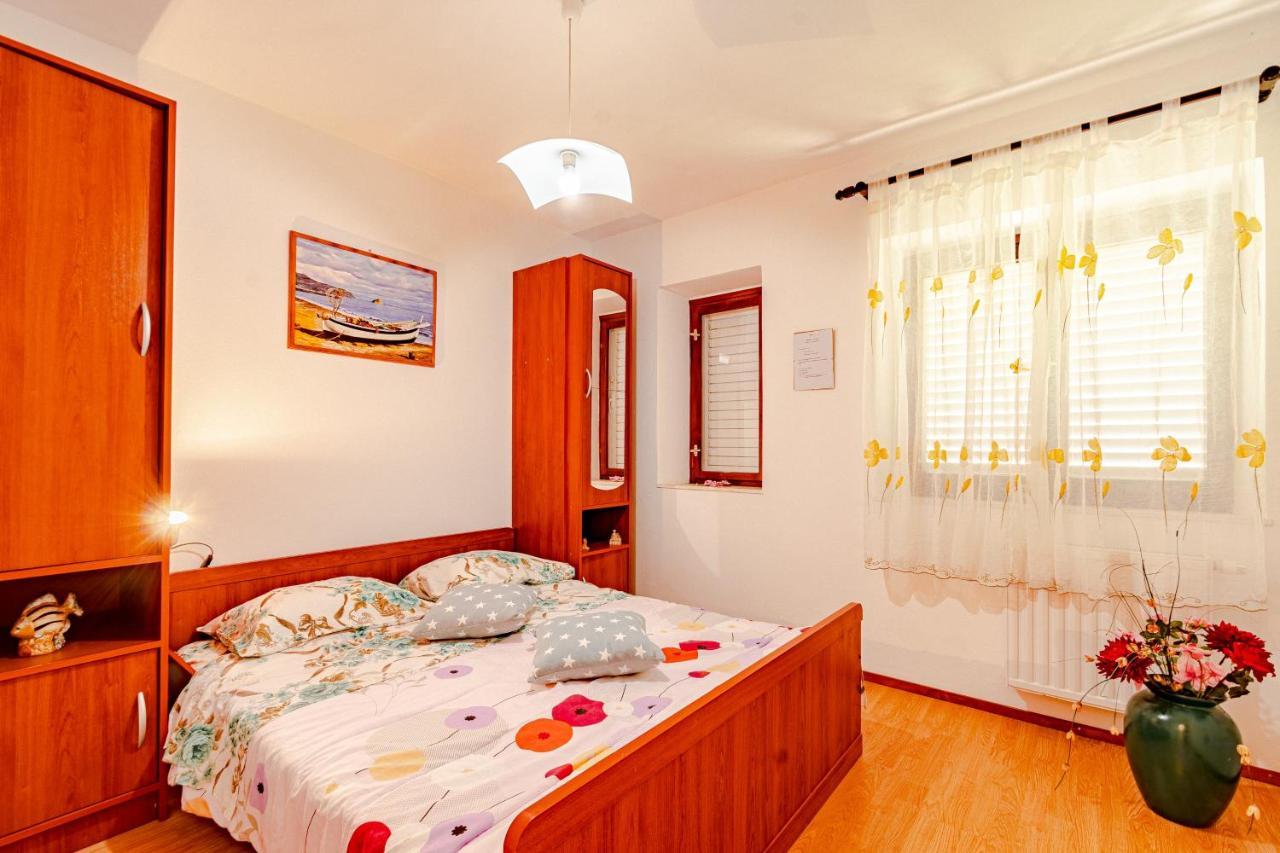 Apartments And Rooms With Parking Space Mali Ston Exterior photo